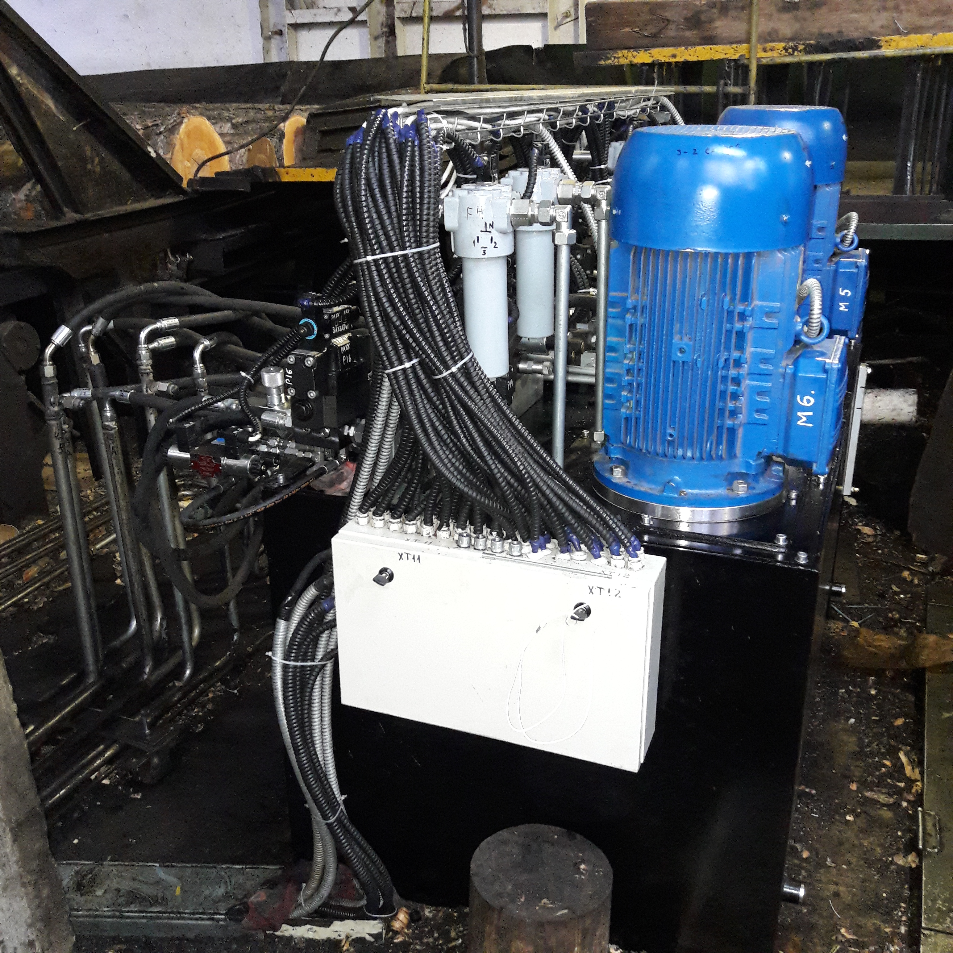 Гидростанция лущильного станка RAUTE 3VKKT на реальном производстве